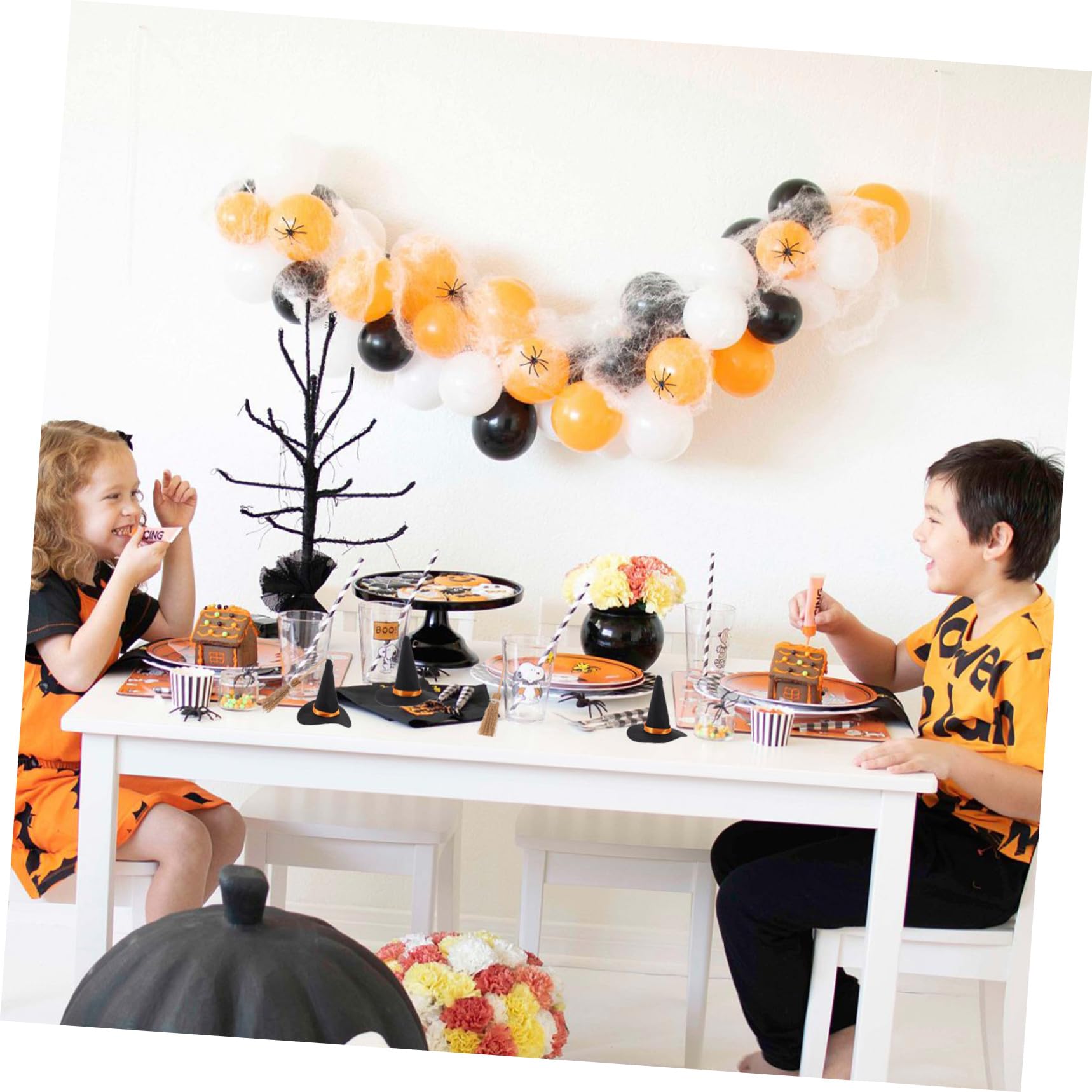 ifundom Set 12 Pezzi Mini Cappelli da Strega e Scope Halloween Decorazione Fai da Te in Feltro Resistente Accessori Miniatura per Festa e Decorazioni Casa Bambole
