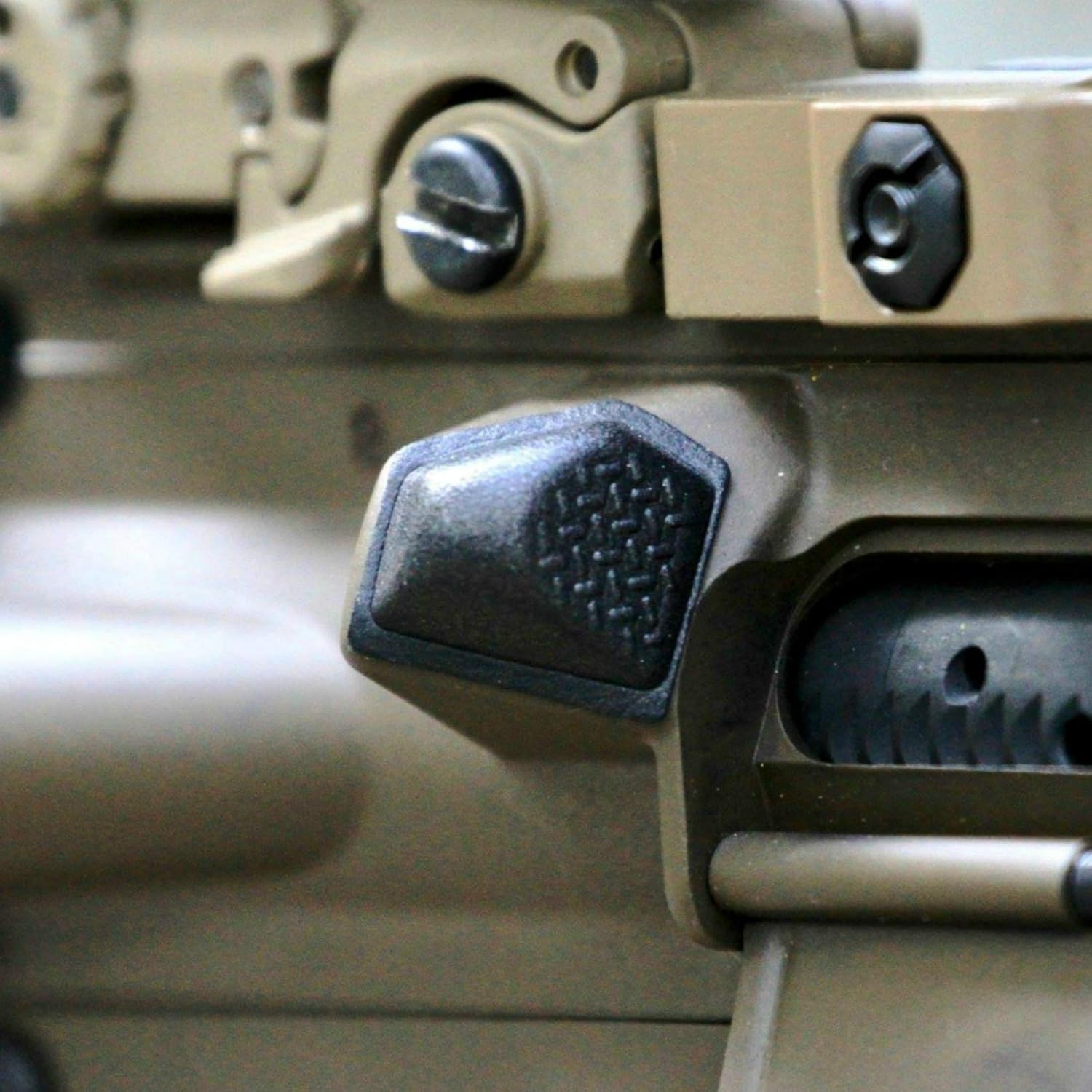 Kit: Guides Spent Brass into Pile, Protects Rifle Paint/Coating, Saves Brass for Re-Loading, Prevents Brass-Burn, Fits Standard Brass Deflectors (Black)