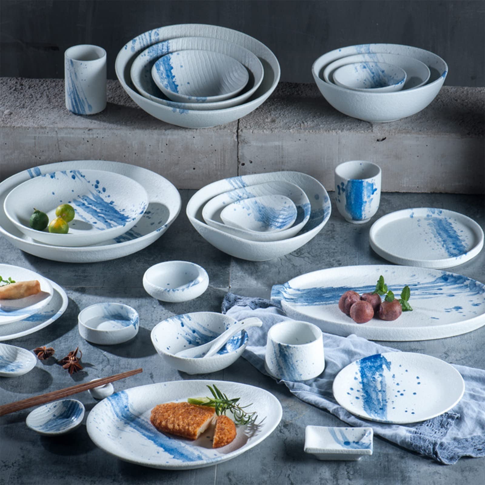 SAeWare Set di stoviglie in ceramica, set di piatti e ciotole per ristorante, 36 pezzi, set combinato di stoviglie con inchiostro blu spruzzato, forma irregolare opaca