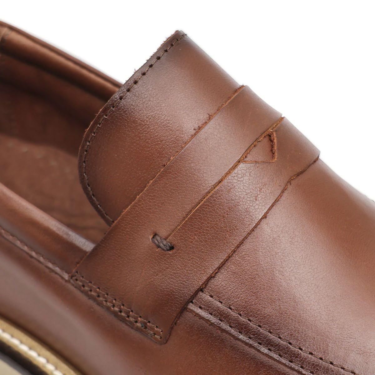 Sapato Casual Masculino Loafer Tratorado Premium Couro Nobre em promoção! Veja a oferta e mais achadinhos de Sapatos 9 Hoje é o melhor dia para comprar Sapato Casual Masculino Loafer Tratorado Premium Couro Nobre com aquele preço maroto! Promoção! Aproveite a oferta! 9