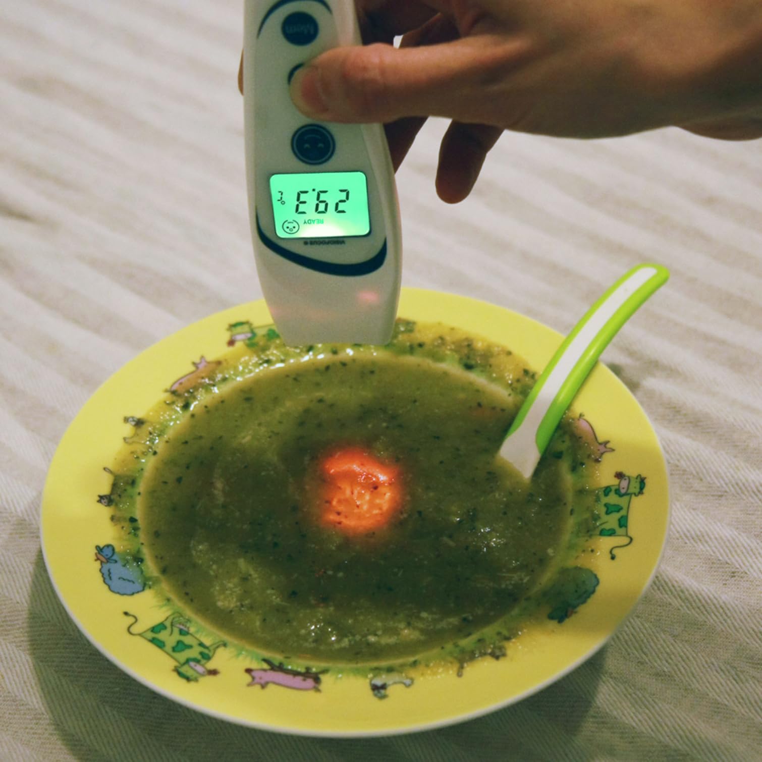 TECNIMED - VisioFocus 06400 - Thermomètre médical à infrarouge pour la mesure de la température à distance - Projette la température sur le front - Pour enfants et adultes - Made in Italy