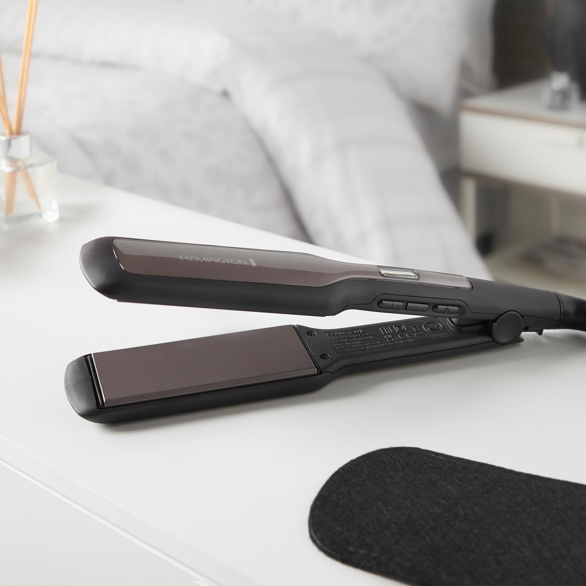 Remington Plancha de Pelo Ancha Pro Ceramic Extra, Cerámica Avanzada Ultra, Placas Flotantes, Temperatura hasta 230°C, Función Turbo y Bloqueo Temperatura, Digital, Calentamiento 15s, S5525