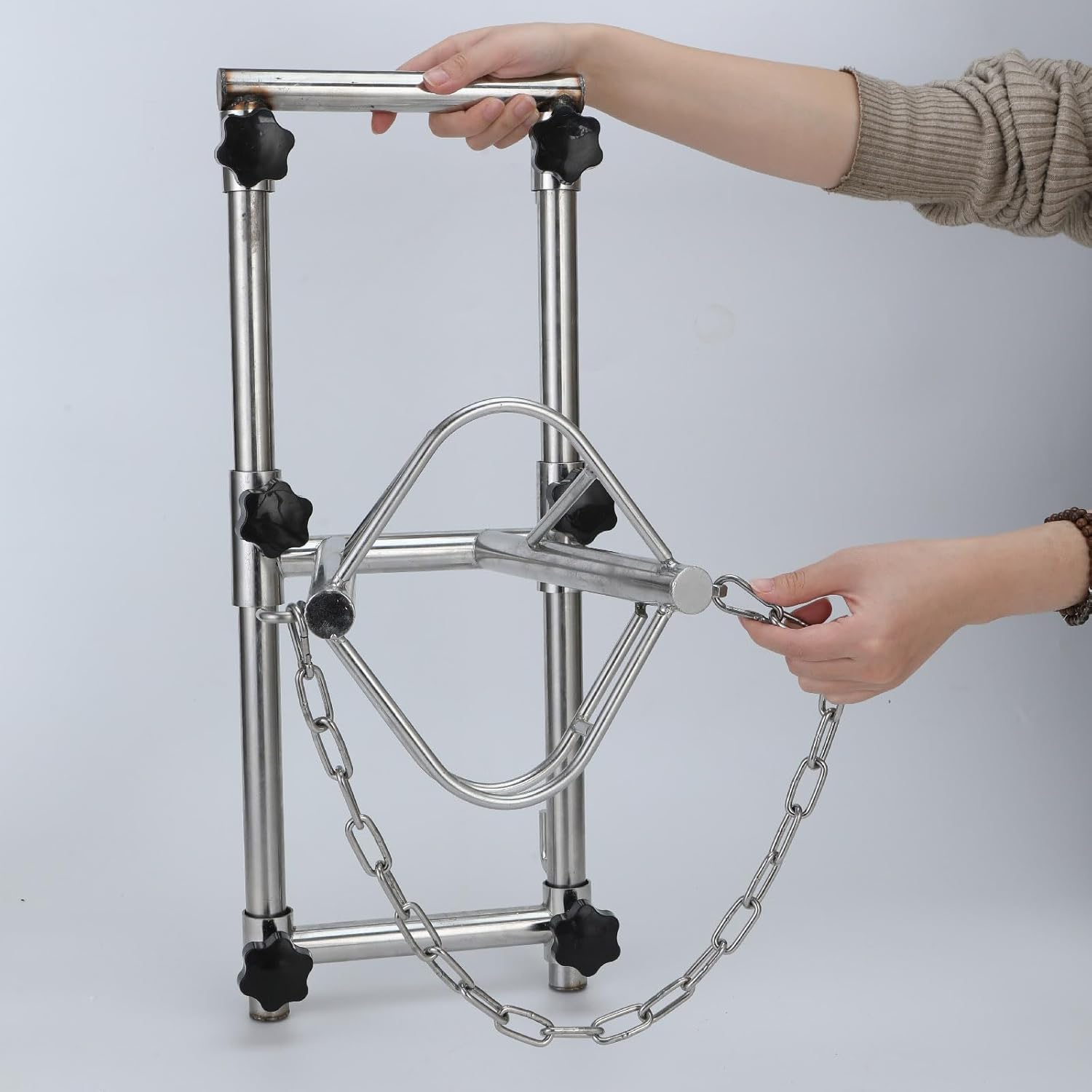 Sheep Head Holder, Versatile Sheep Shearing Stand Liftable Sheep Head Holder Metal Livestock Stand Goat Halter Sheep Catching Bracket Livestock Supplies for Market Home Use Shearing