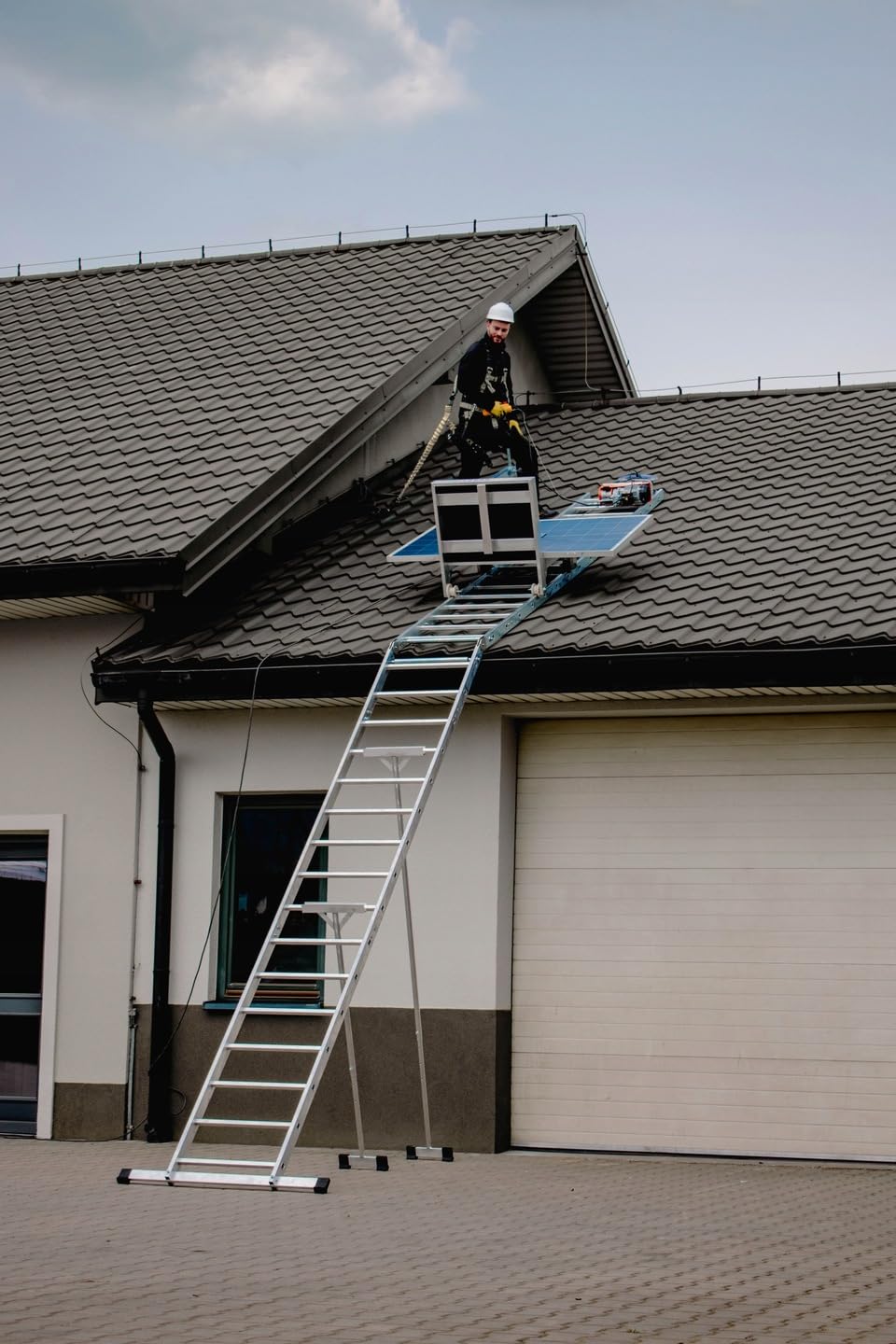 Elevador de Paneles Fotovoltaicos - Altura de Elevación 12 m - Capacidad de Carga Hasta 0,12 t - Dimensiones 63 x 1250 cm - de Aluminio Ligero