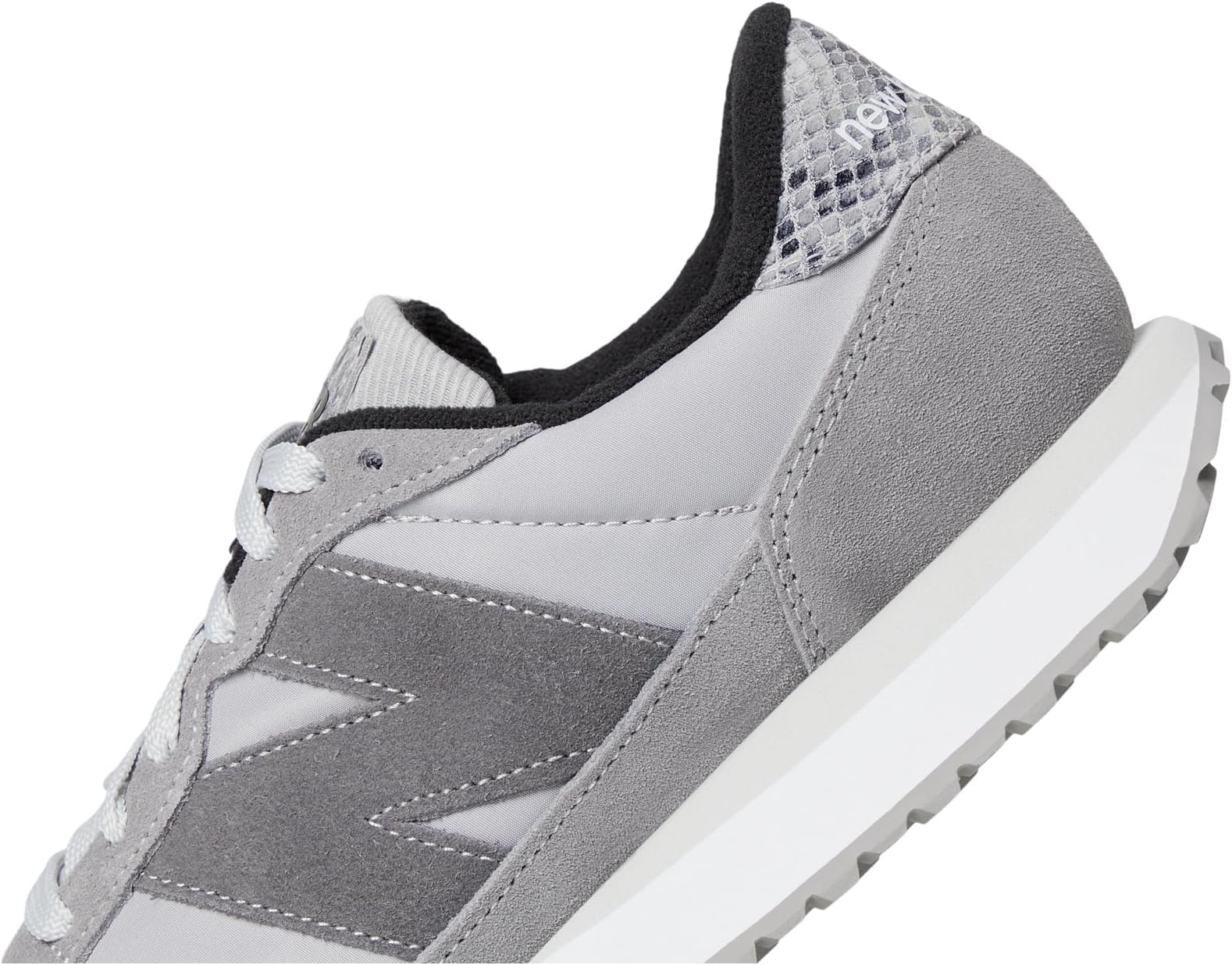 Unisex New Balance Classics 370