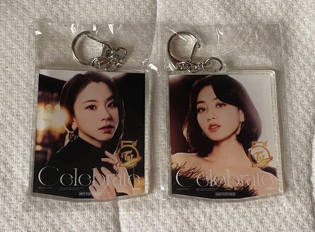 Amazon.co.jp: TWICE celebrate アクリルキーホルダーセット : おもちゃ