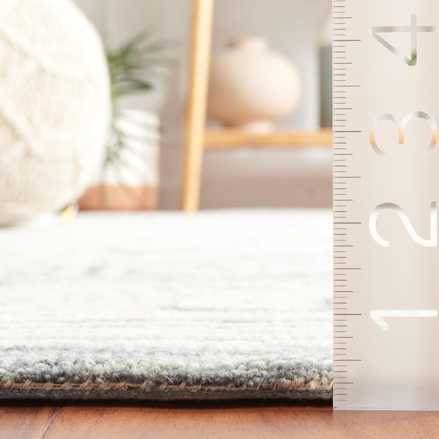 SAFAVIEH Ebony Collection Runner Rug - 2'3" x 9', Ivory & Grey, Geometric Design, Ideal for High Traffic Areas in Entryway, Kitchen & Bathroom (EBN310G-29)