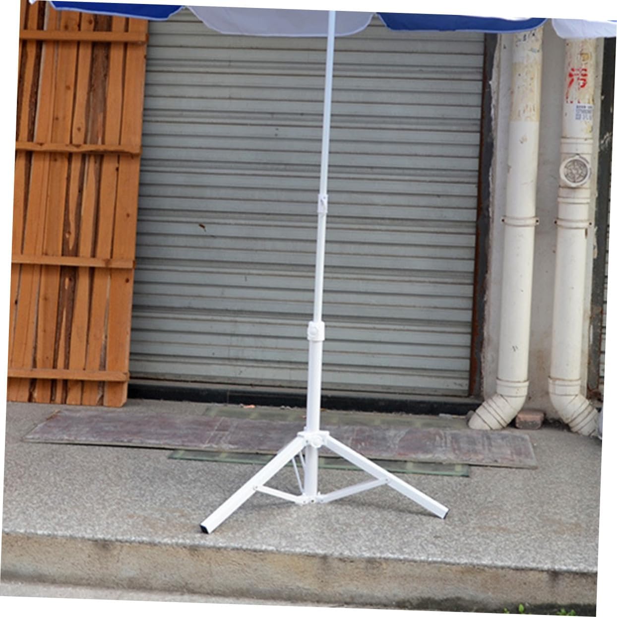 Outdoor Patio Umbrella Base Holder Tripod Stand Iron Sunshade Umbrella Fixing Stand Stable Support for Garden and Beach Use