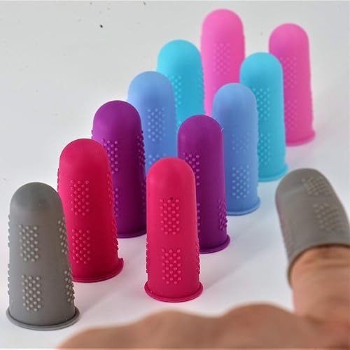 Protectores de dedos serie Flex  paquete de 12 unidades Fundas de silicona antiadherentes para dedos pequeño (6)  mediano (6)  6 colores 2 tamaños