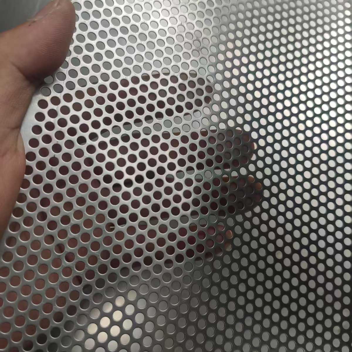 304 Edelstahl Lochblech 25x100cm 0,5mm Stärke mit 3mm Rundlöchern | Leicht schneid- und biegbar, geeignet für Lüftung, Filter, DIY-Dekoration, Gewerbe, Industrie und Labor