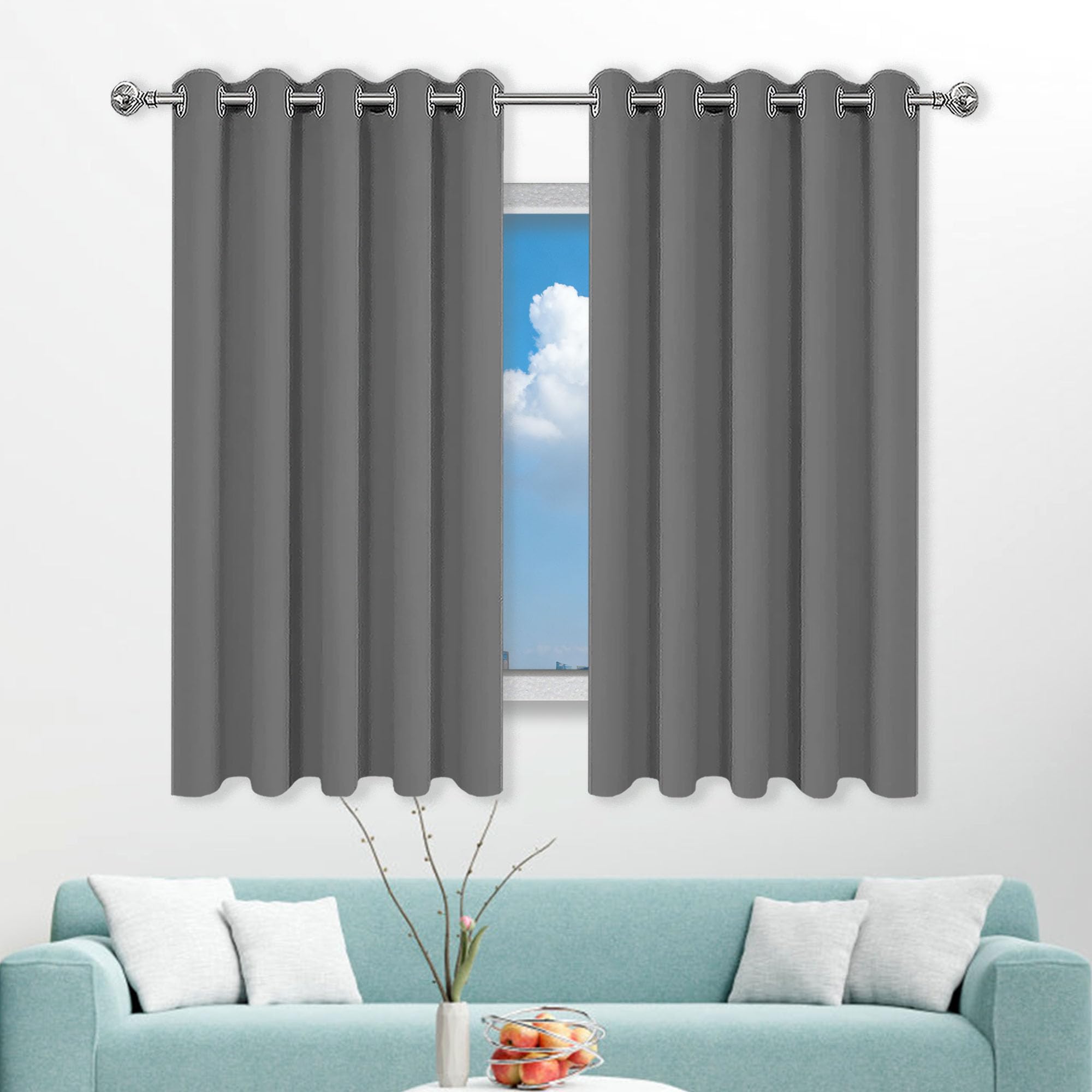 Rideau de chambre gris foncé esthétique pour sublimer les grandes fenêtres