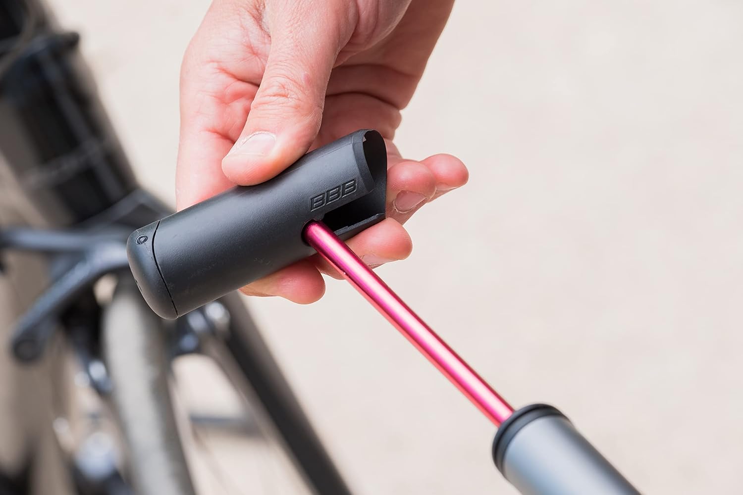 BBB Cycling Mini Pump Lightweight Integrated Pressure Gauge Dualhead Thumblock Lever System T-Handel WindGun S BMP-57, Black, 250 mm