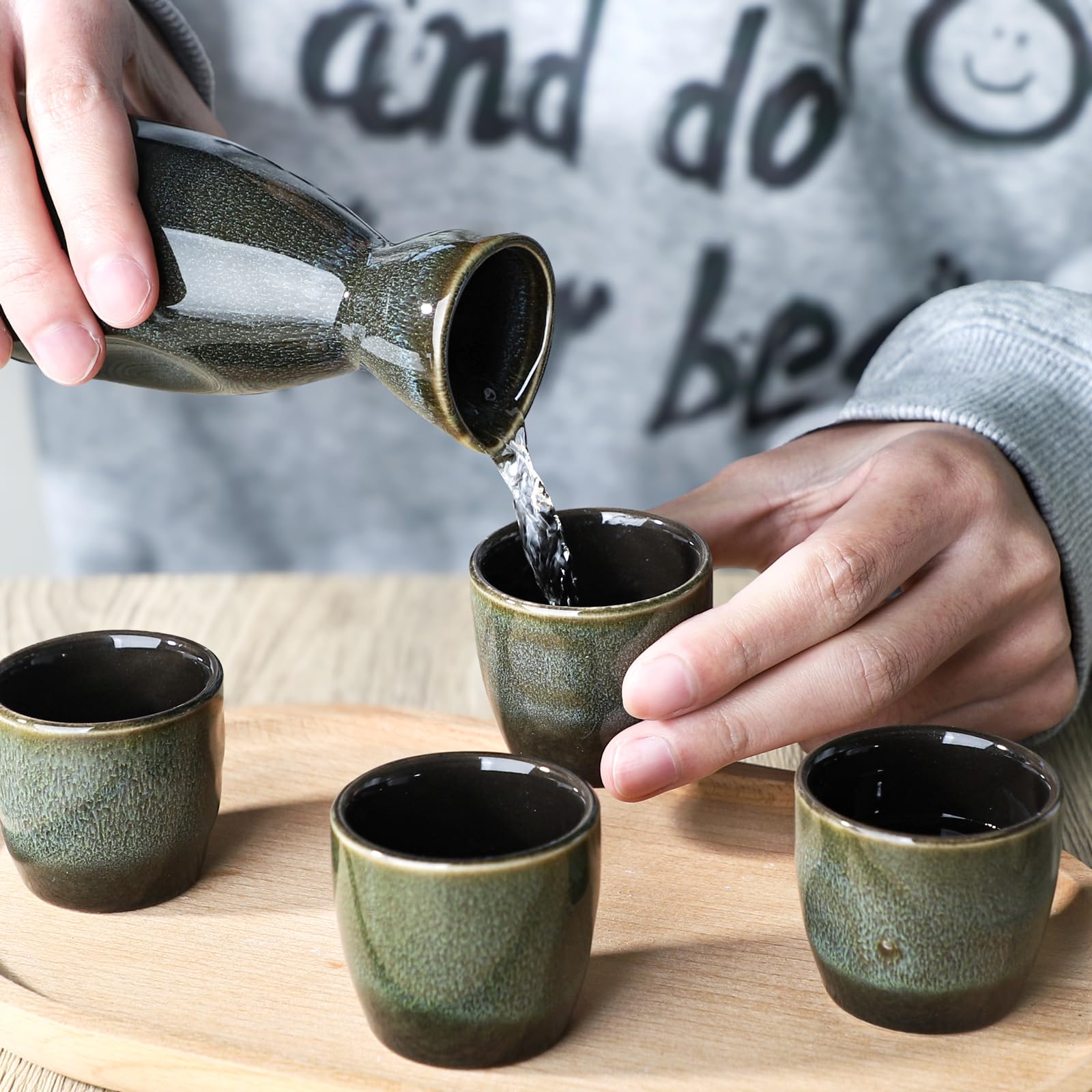 Lot de 1 pot à saké en céramique pour chauffe-liqueur et 4 gobelets à saké (vert noir)