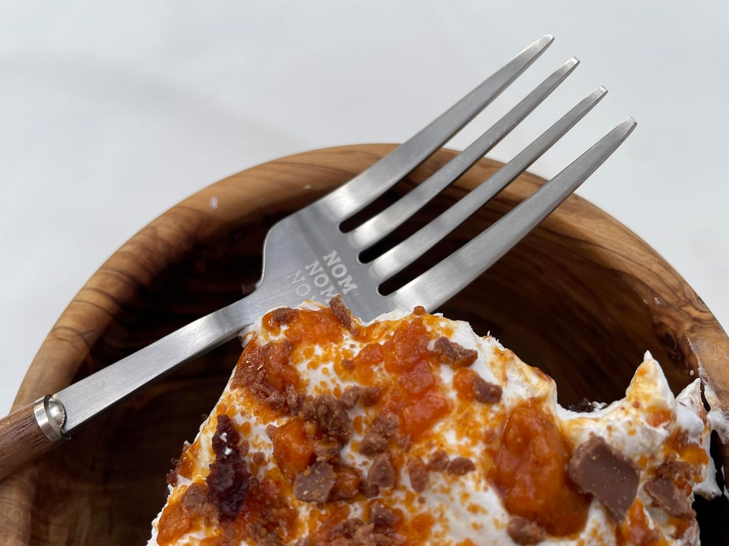 Fun Lightweight Stainl Steel Flatware Set with Walnut