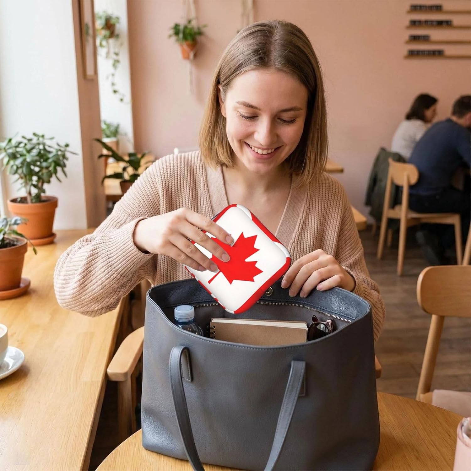Canadian Flag Print Women Period Bag Sanitary Pouch Portable Pad Pouch Tampon Holder Small Zipper Pouch Storage Bag