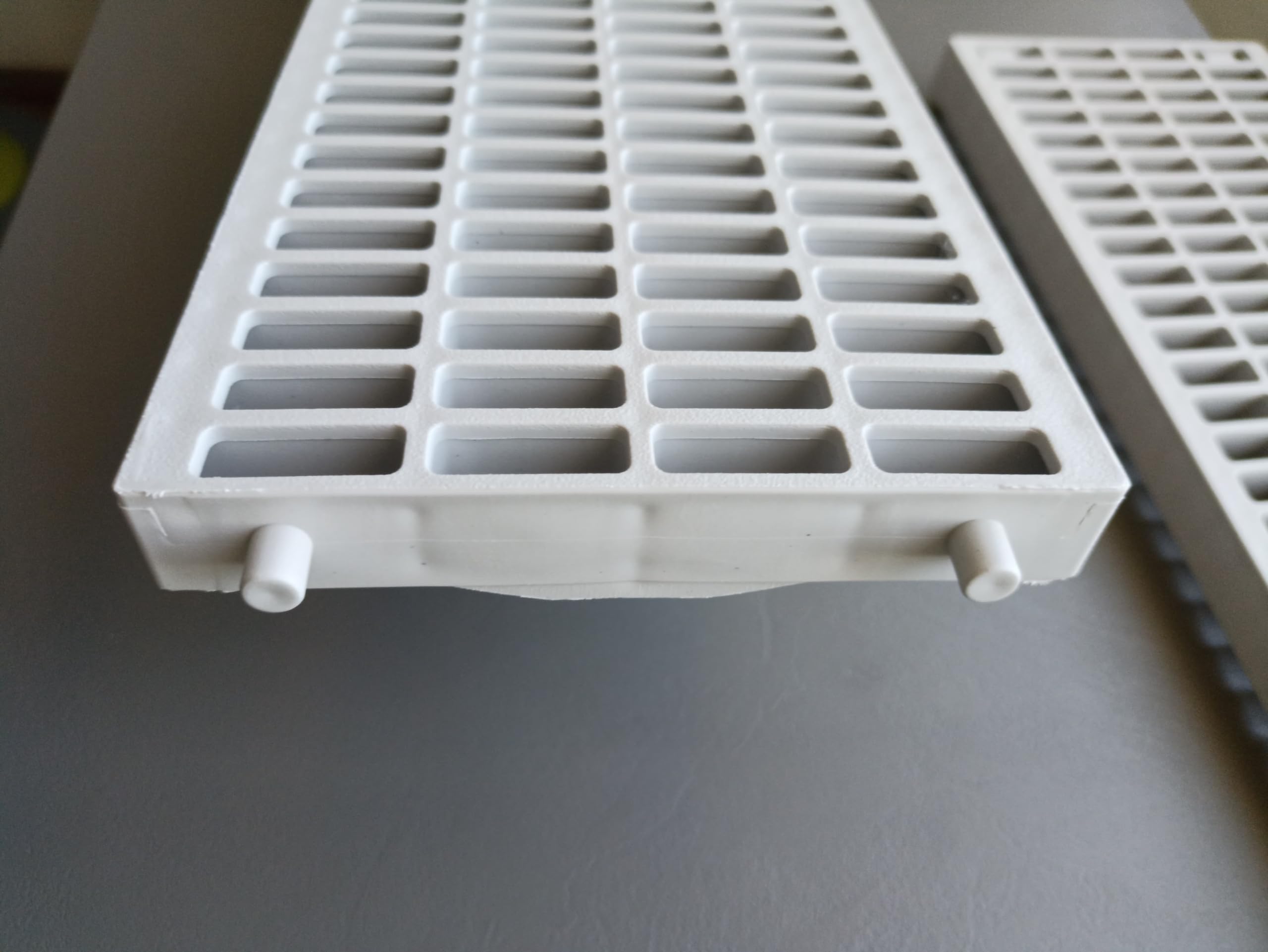 SERVICE SOLUTIONS – Griglia Pvc Grigio Chiaro Maglia Antitacco Varie misure, Kit 10 Pezzi – 5 Metri Pedonabile Modulare Facilmente Adattabile, Piscine Docce Cantine Raccolta Acque ecc. (10, CM 13X50)