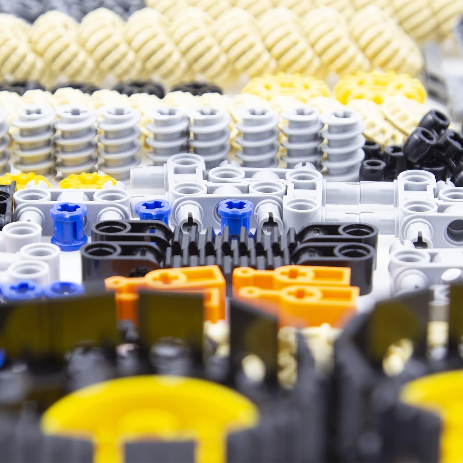 TEESE 847pcs Gears-Axles-Pins-Wheels Absorbers-Shocking- Differential-Tires-Tracks, Compatible with Technic-Parts, for STEM-MOC-EV3-Project-Track-Car-Bulk-Blocks (Random Color)