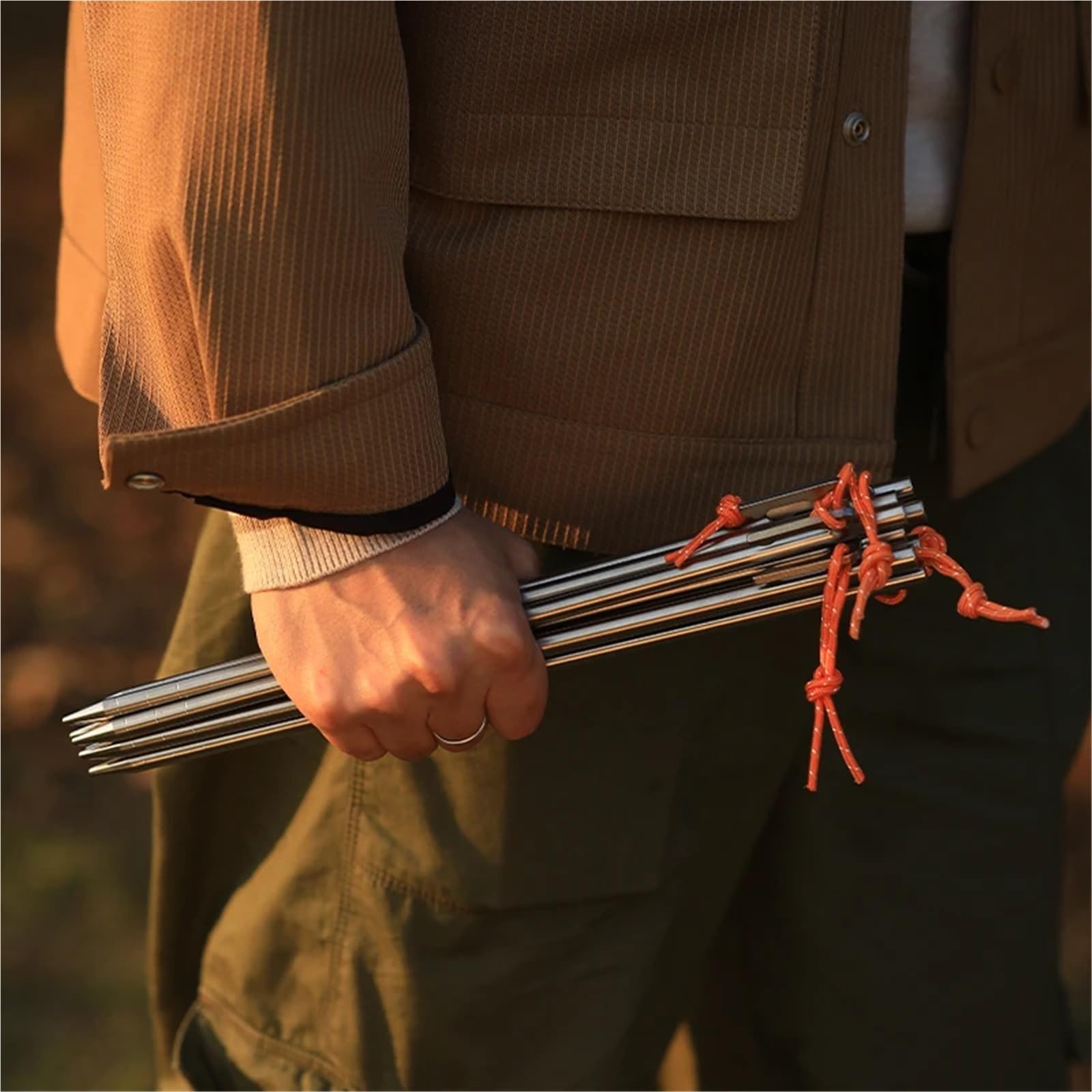 Śledzie do namiotów, 6 szt. tytanowych, wytrzymałych śledzi do namiotu, kołków kempingowego, solidnych gwoździ baldachimu, uziemiających(24cm 6pcs)