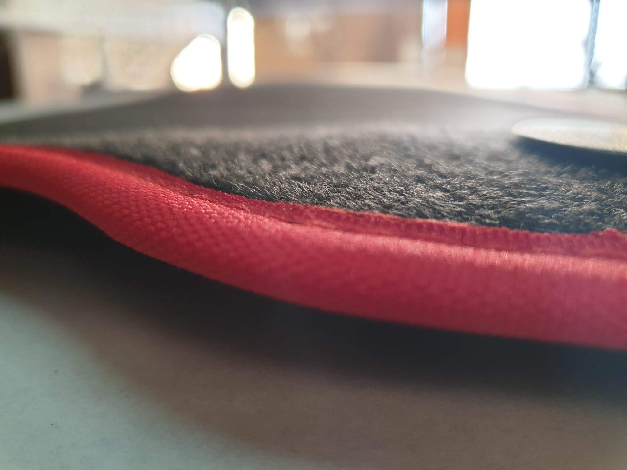 Tappetini Moquette Per Auto - 4 Loghi Rossi + Bordo Rosso Per Alfa Romeo Mito (2008-2016)