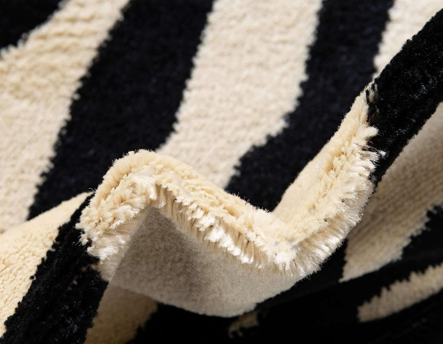 Unique Loom Wildlife Collection Area Rug - Okapi (6' 1" x 9' Rectangle Cream/Black)
