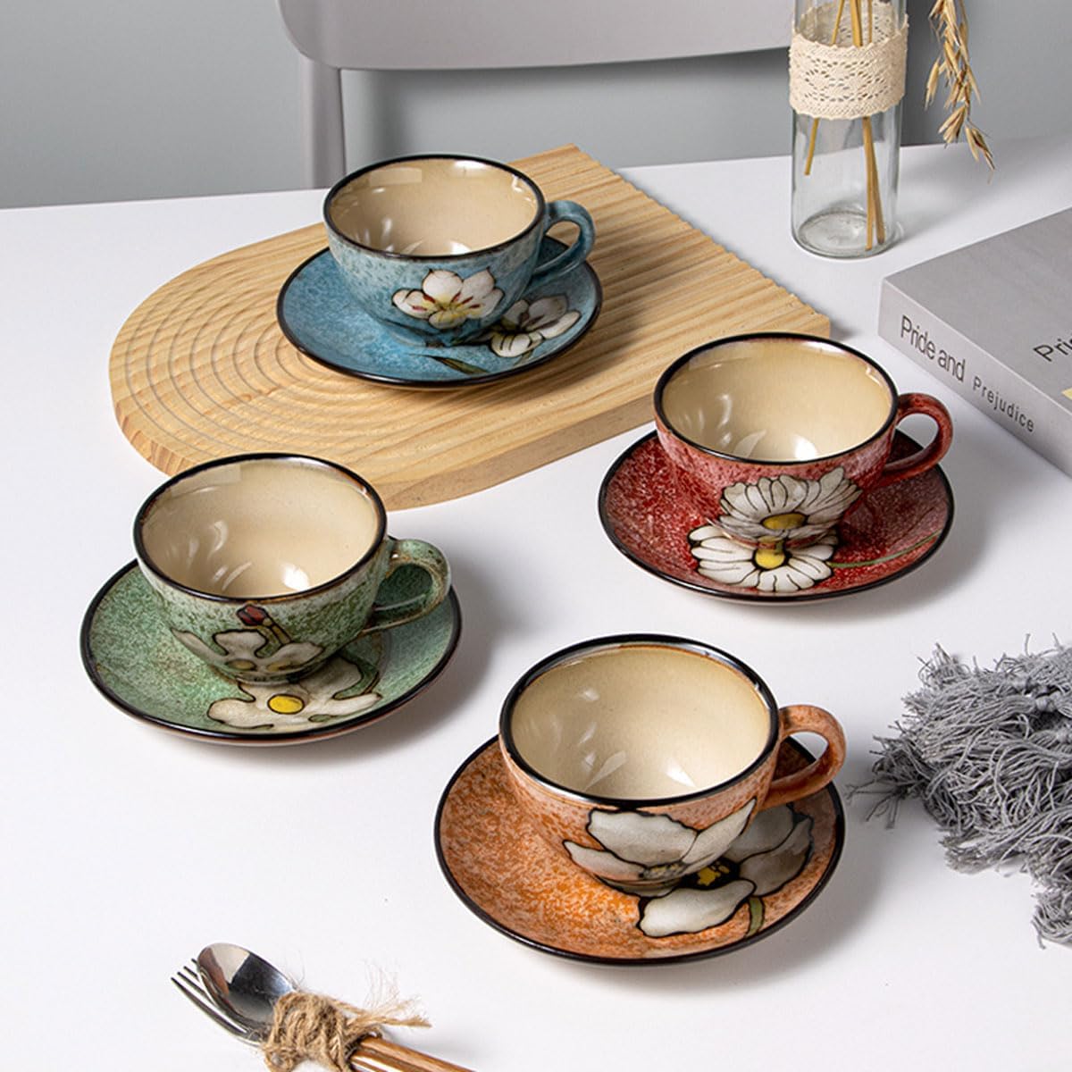 Cappuccino-Tassen mit Untertassen, 237 ml, Keramik-Kaffeetassen, Latte Espressotassen mit Blumendesign, buntes Kaffeetassen-Set für Cappuccino, Latte, Mokka (4 Farben)