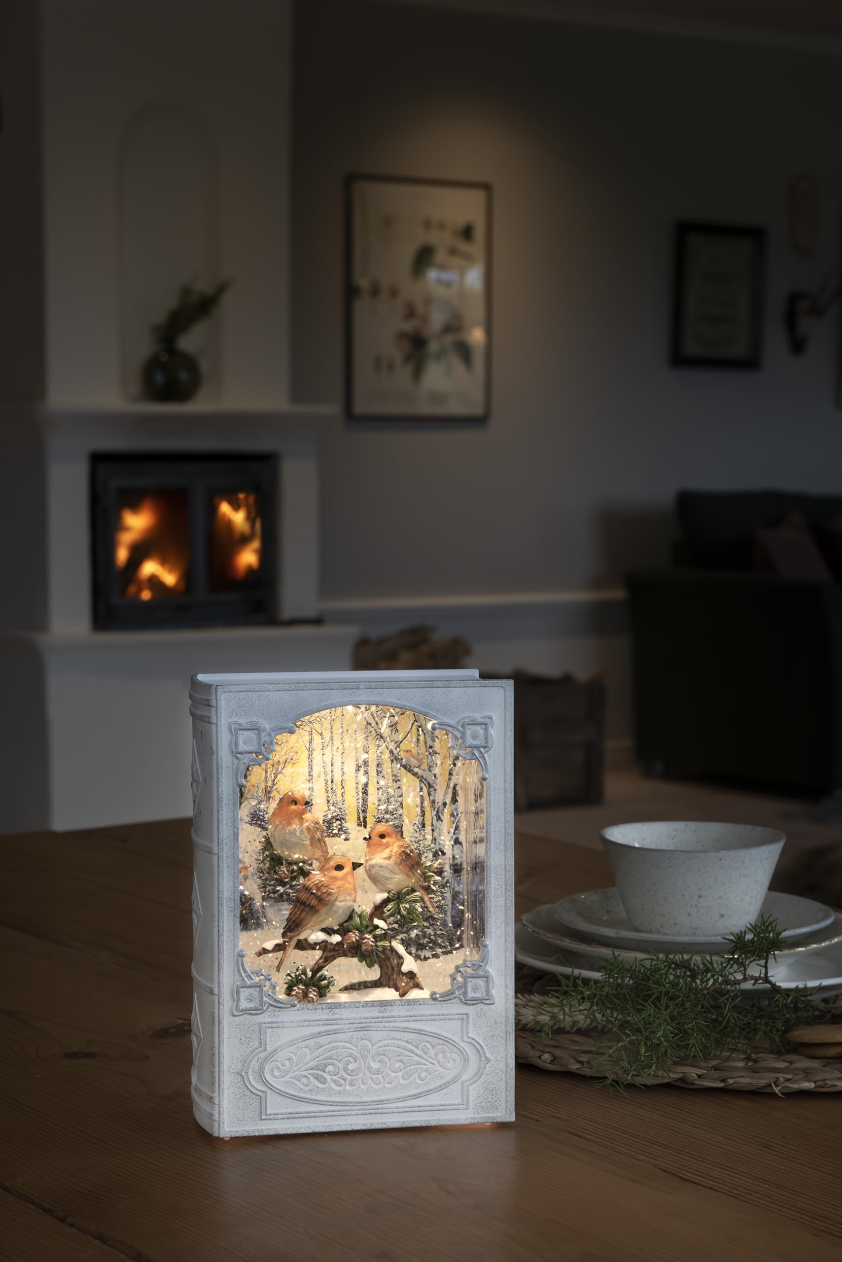 Konstsmide Globo di neve a LED a forma di libro, riempito con acqua, decorazioni natalizie, luci interne, timer, funzionamento a batteria: 3 batterie AA 1,5 V (escl.) o USB (incluse), bianco