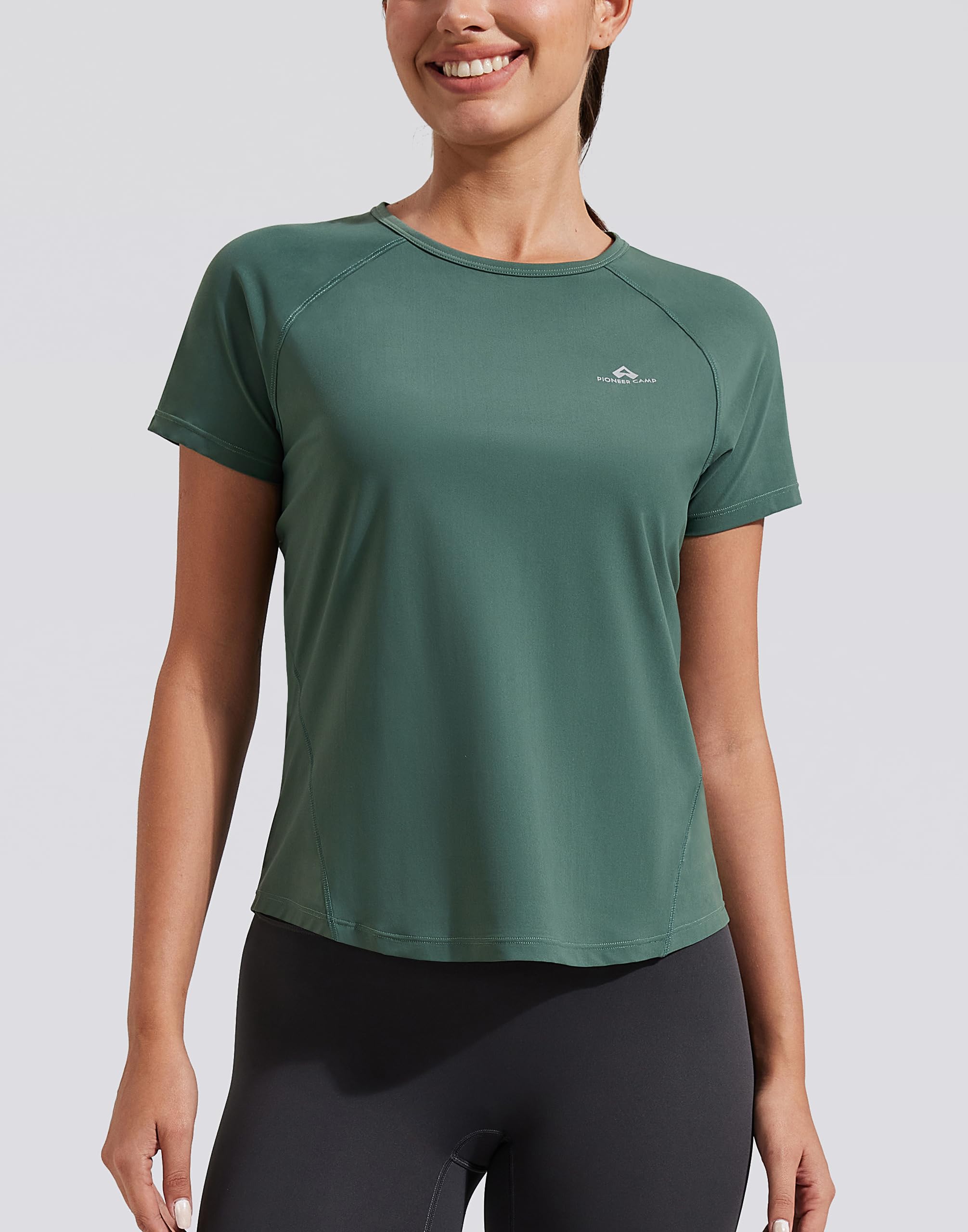 Pioneer Camp Damen Sport T-Shirt Kurzarm, Atmungsaktiv Schnelltrocknend, Funktionsshirt mit Netzeinsatz am Rücken, Figurbetontes Laufshirt für Fitness Gym Yoga Outdoor