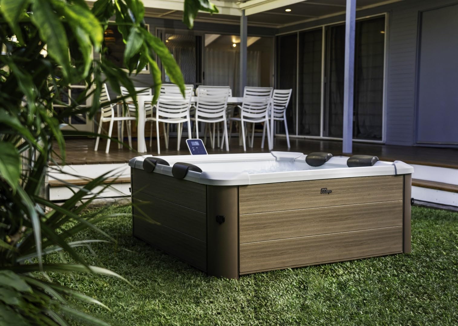 MSPA Whirlpool Oslo Amber – 160 x 160 x 65 cm – Whirlpool Hinchable para 6 Personas con 120 chorros de Masaje, 8 boquillas de hidromasaje, calefacción PTC, luz LED, desinfección de ozono y Cubierta