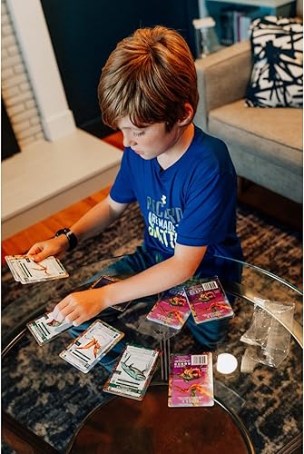 Miniatura 10 de Tarjetas coleccionables de dinosaurios  Paquete múltiple de la serie 11 para niños, niñas y adultos, paquete de las bestias y bellezas (tres