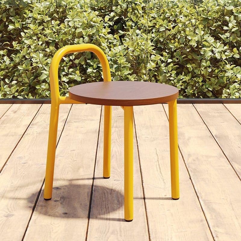 Chaise en métal empilable au design élégant et finitions haut de gamme