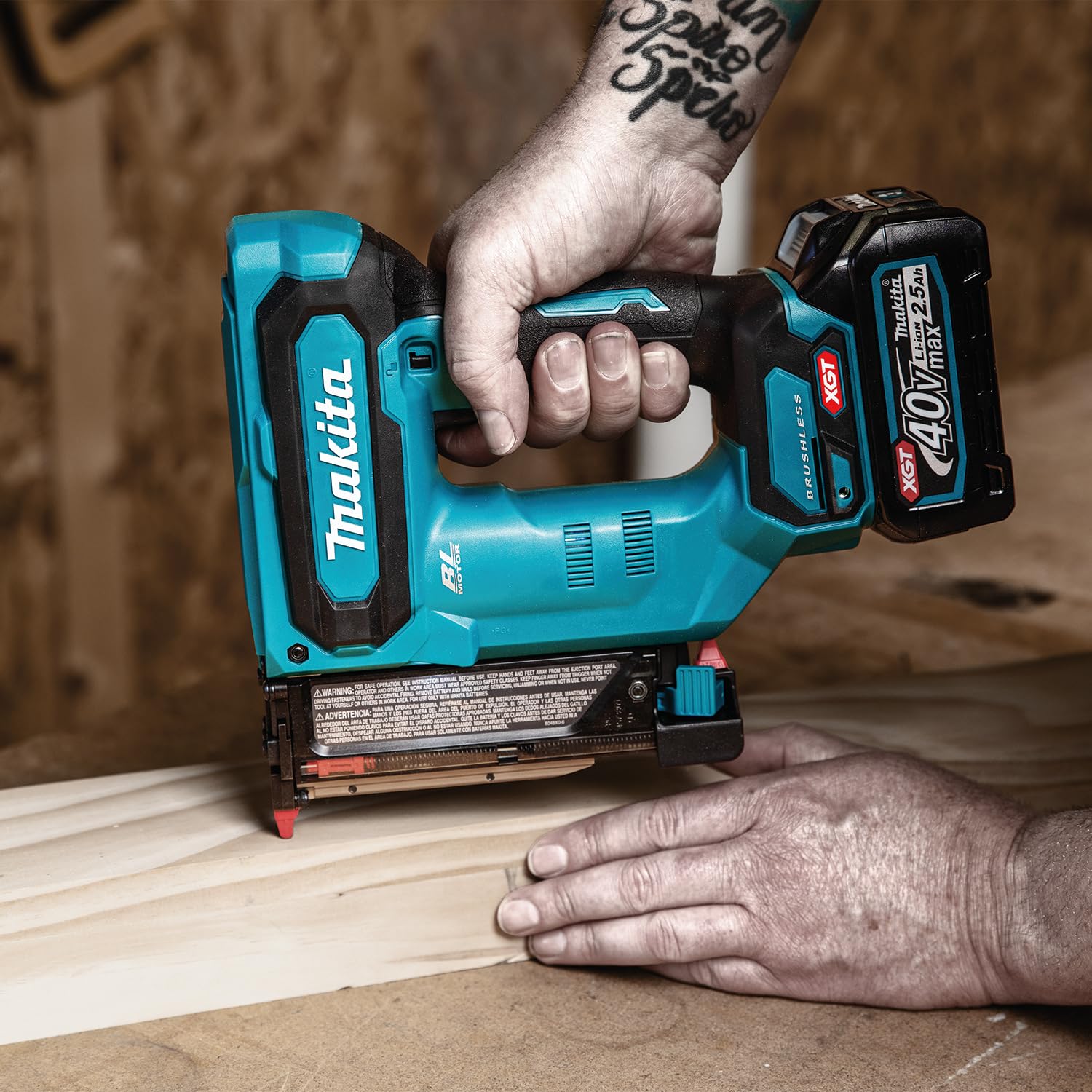 Makita PT001GZ Clavadora sin escobillas 40V Max Li-ion XGT Baterías y cargadores no incluidos