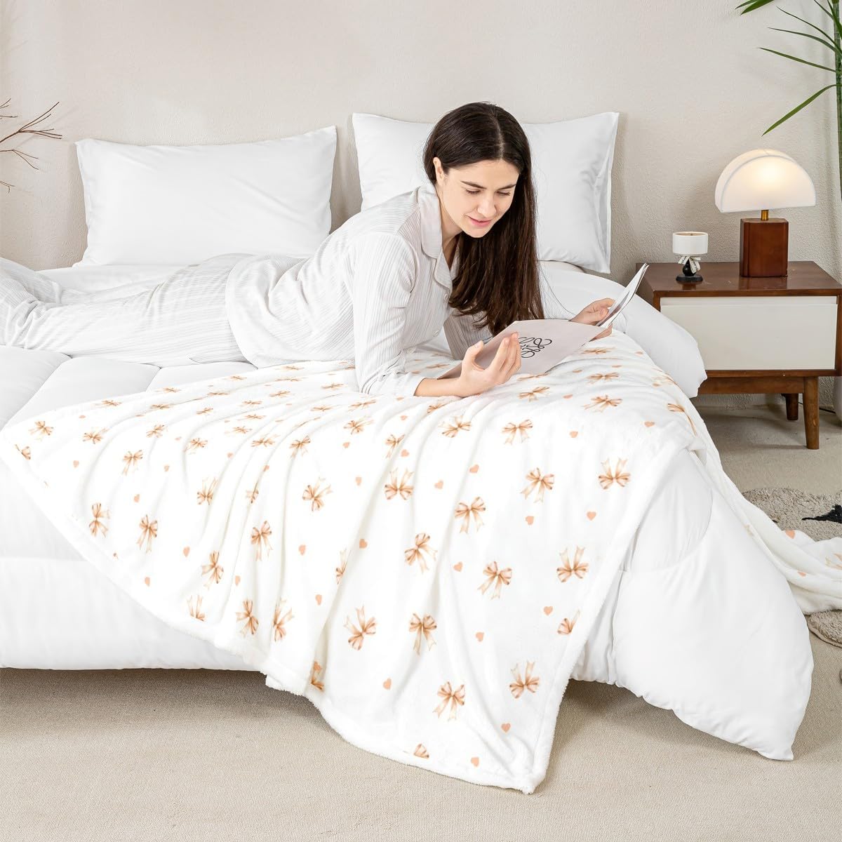 jejeloiu Bowknot Sherpa Blanket Cute Bow Fleece Throw Blanket for Kids Boys Girls Light Brown Bow Tie Decor for Livingroom Dreamy Princess Style Decor for Sofa Bed Couch,Throw 50x60 Inches