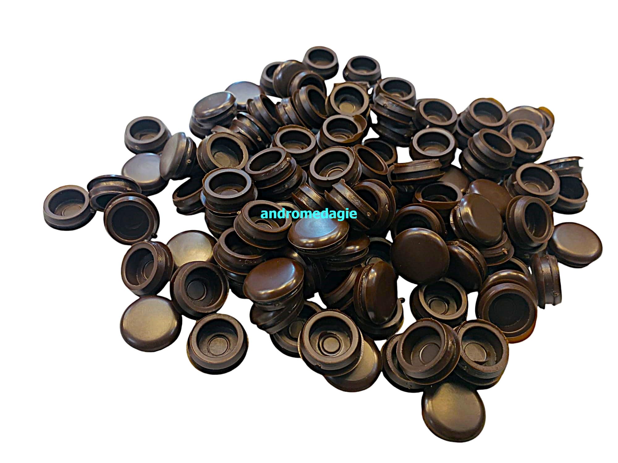 TAPPO COPRIFORO Ø 14 MM IN GOMMA 100 PZ MARRONE Tappini copriforo per fori diametro 14 mm in gomma mediamente morbida di colore marrone