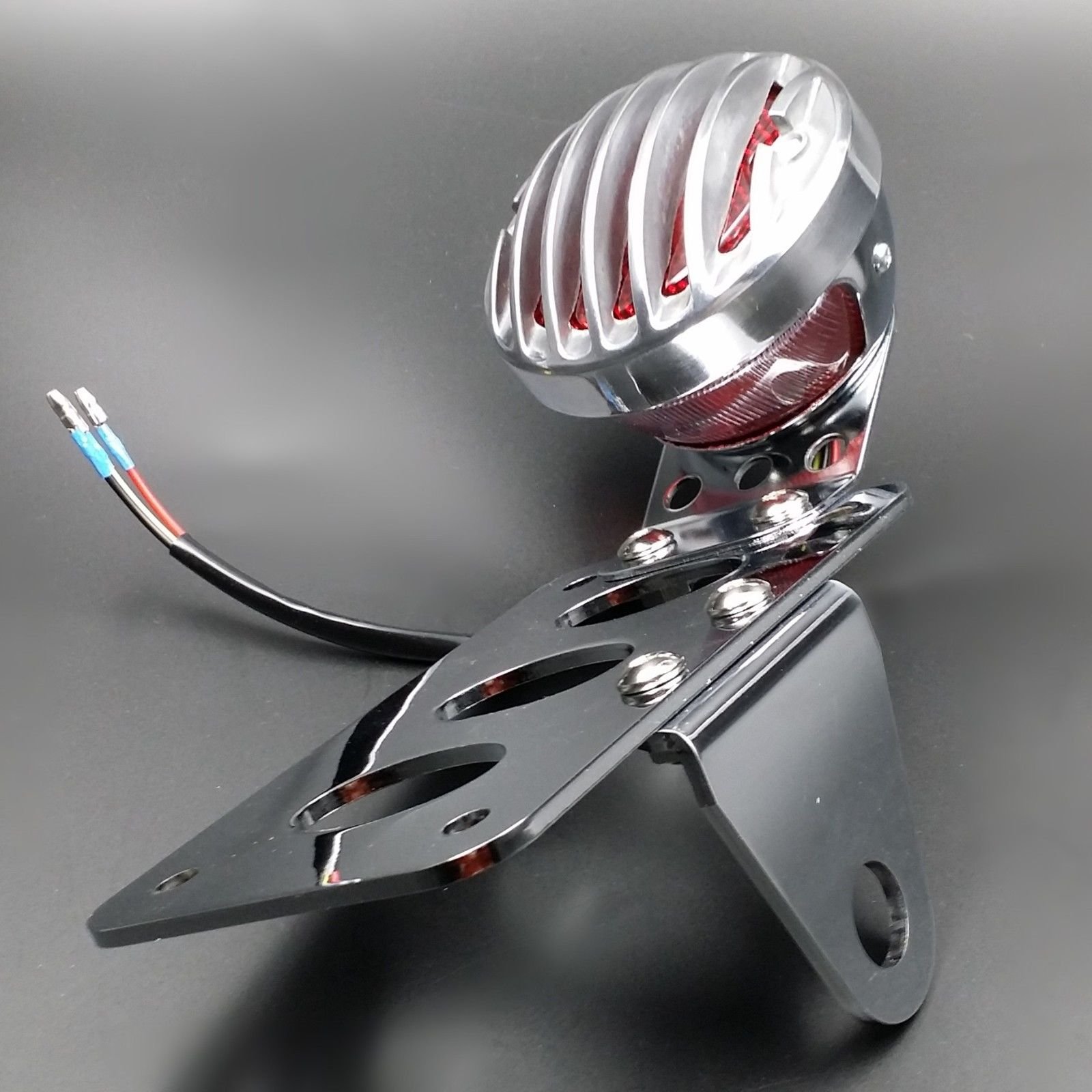 Moto Grill Vintage Retro Montage de l'essieu latéral Plaque d'immatriculation Stop Lampe de feu arrière (Chrome)