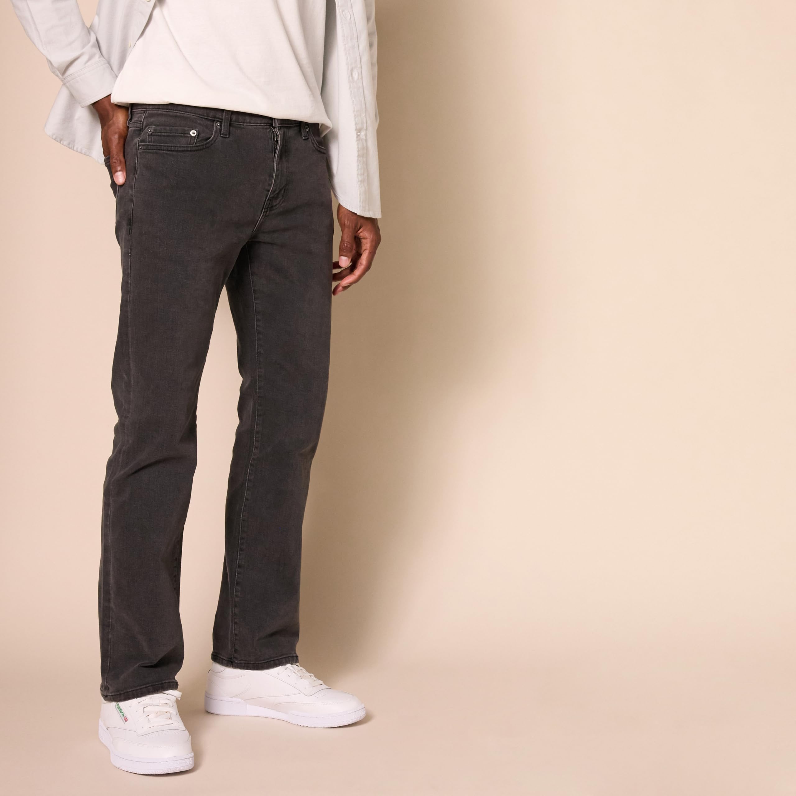 Amazon Essentials Jeans Elasticizzati con Taglio Dritto - colori fuori produzione Uomo