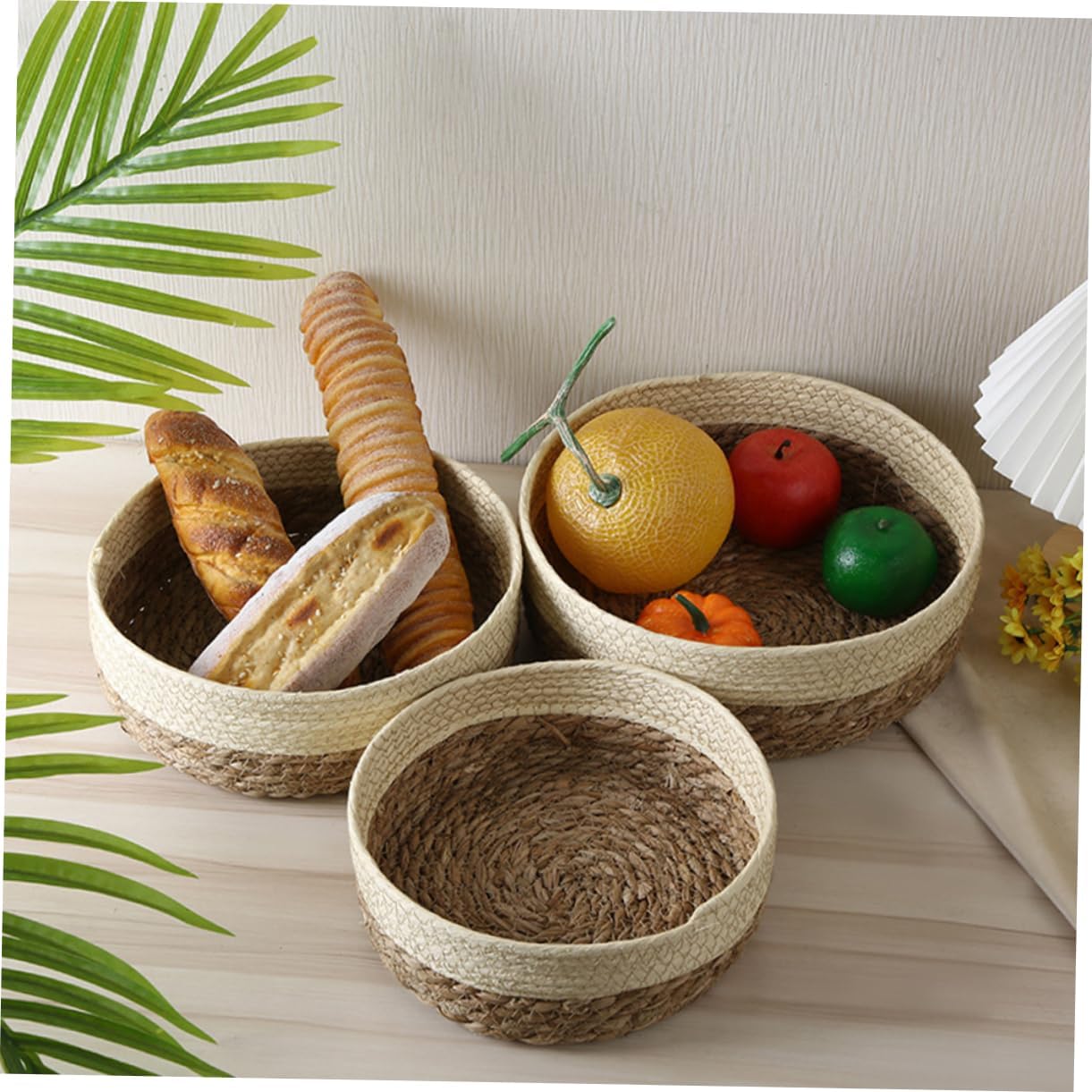 OUNONA 3pcs Round Woven Storage Basket Set Multi-purpose Food Display Baskets for Fruits Bread and Sundries Rustic Farmhouse Style Storage for Home Organization