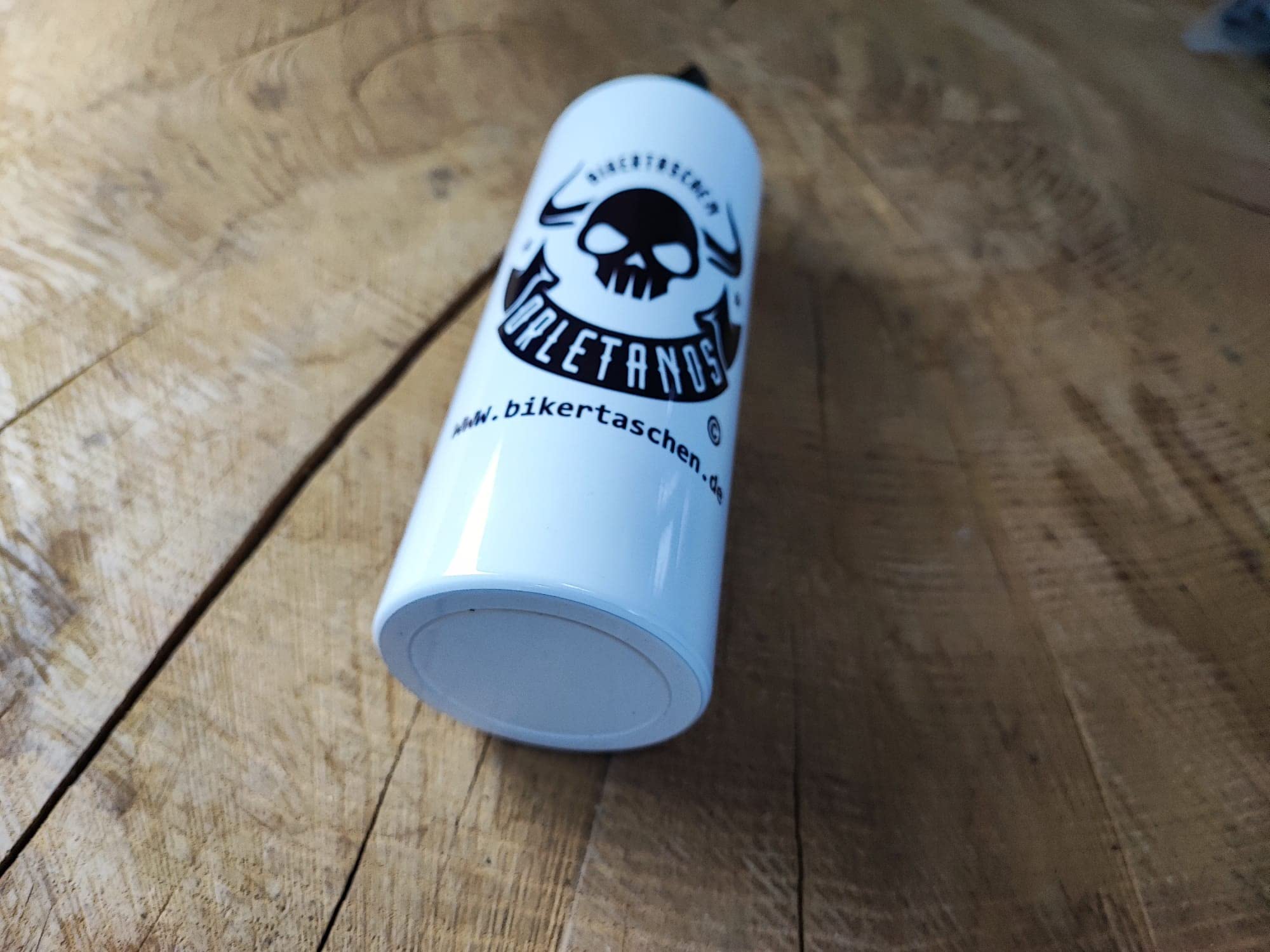 Benzinflasche Aluminium 800ml weiß mit Skull kompatibel mit Harley Davidson Schwingentaschen Seitentasche Satteltaschen Sportster Softail Rocker Biker Alu Flasch