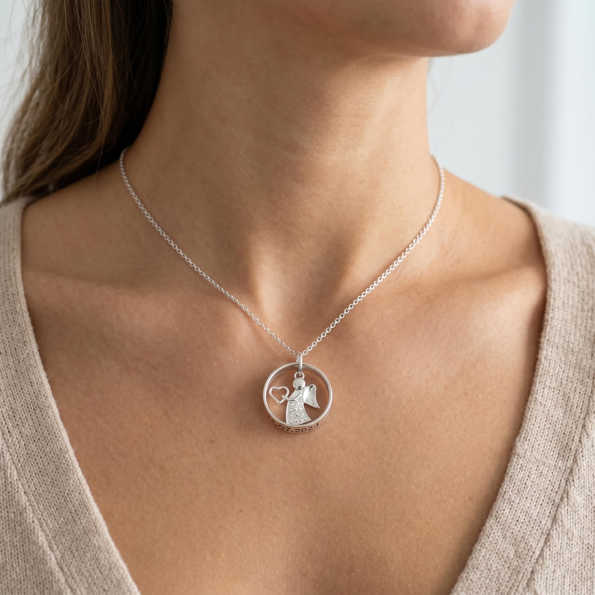 Personalisierte Schutzengel Kette Silber 925 mit Gravur-Ring – Damen & Kinder Halskette mit Engel-Anhänger & Herz – Individuelles Taufgeschenk, Kommunion oder Geburtstag – Durchmesser 20mm