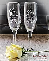 Vista 5 de Copas de champán personalizadas para boda, juego de 2 vasos de tostado, diseño de señor y señora con apellido, fecha y diseño de vid, vidrio