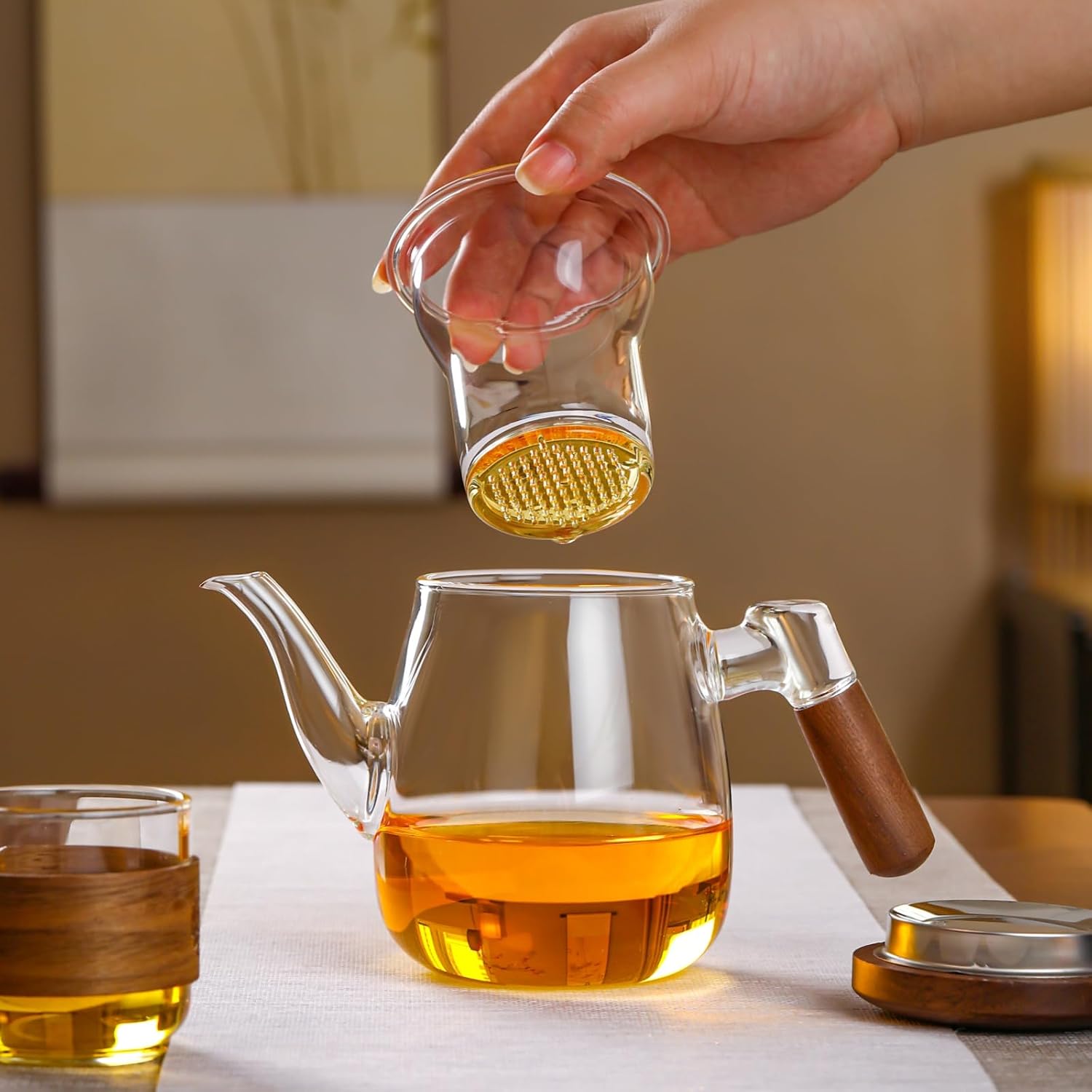 Glass Teapot, 600ml Borosilicate with Infuser, Stovetop & Microwave Safe, Non-Drip Spout, Ergonomic Handle