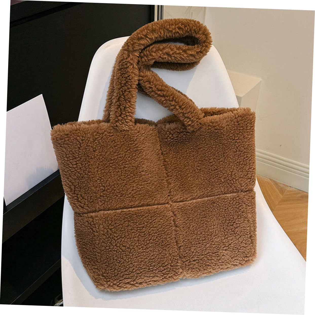 LIFKOME Große Plüsch Handtasche Damen Umhängetasche mit Geräumigem Innenraum und Komfortablem Material als Modische Schultertasche für Alltag und Freizeit