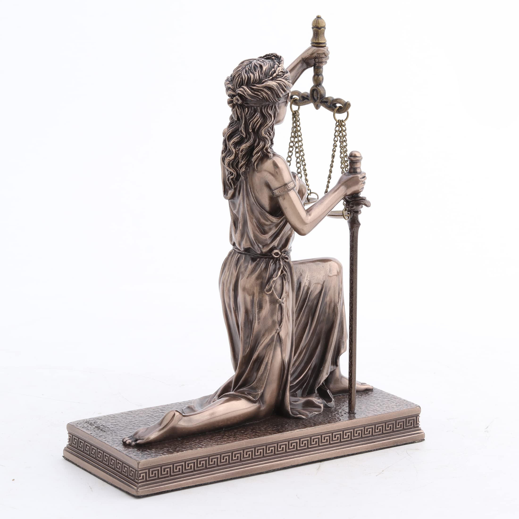 Veronese Design 16 3/4 cm Lady Justice klęcząca waga trzymająca i miecz rzeźba z żywicy wykończenie z brązu