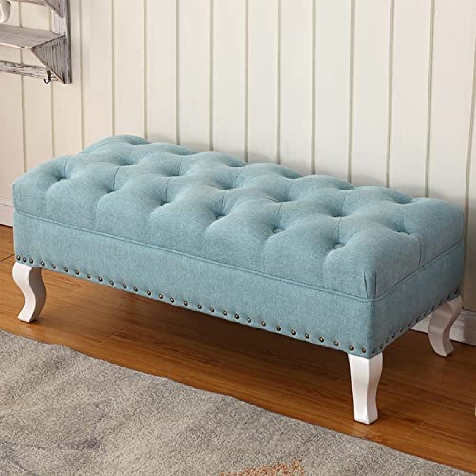 Repose-pieds en lin bleu pour un salon cosy et une chambre élégante