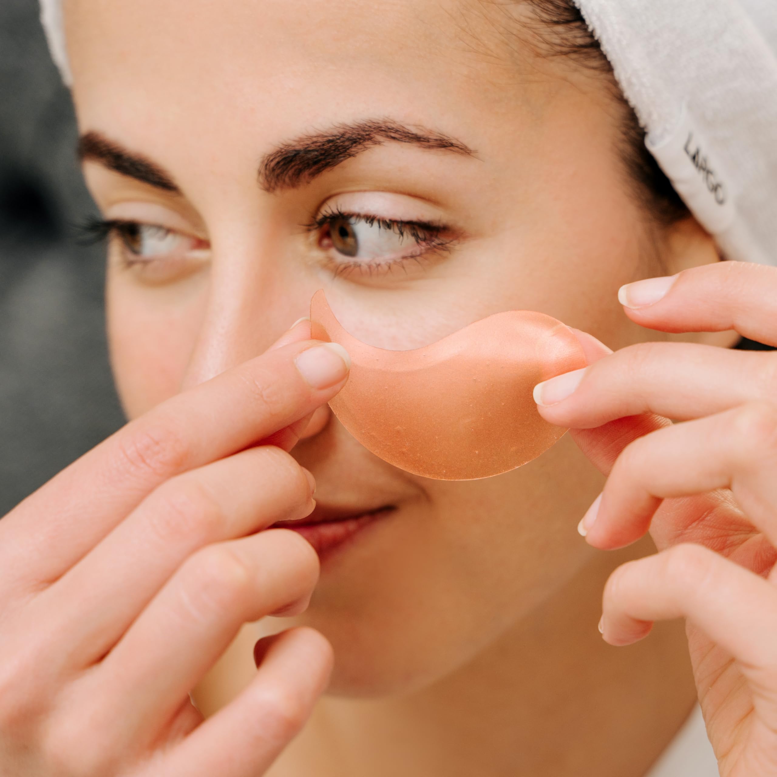 Victoria Beauty Płatki pod oczy na cienie, opuchnięte oczy i worki na oczy, z witaminą C, retinolem, kwasem hialuronowym i kofeiną, żelowe płatki na oczy - wegańskie i w 98% naturalne, 60 szt