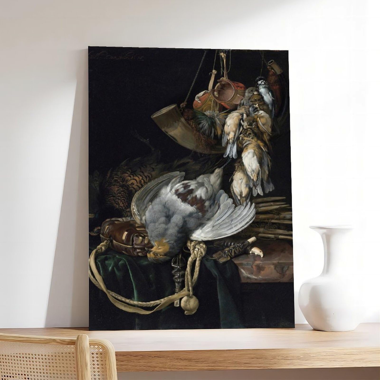 Poster su tela per camera da letto, motivo: una pernice, un fagiano, una borsa da caccia e trappole su una sporgenza parzialmente drappeggiata, uccelli canori, un corno da caccia e cappucci da falco