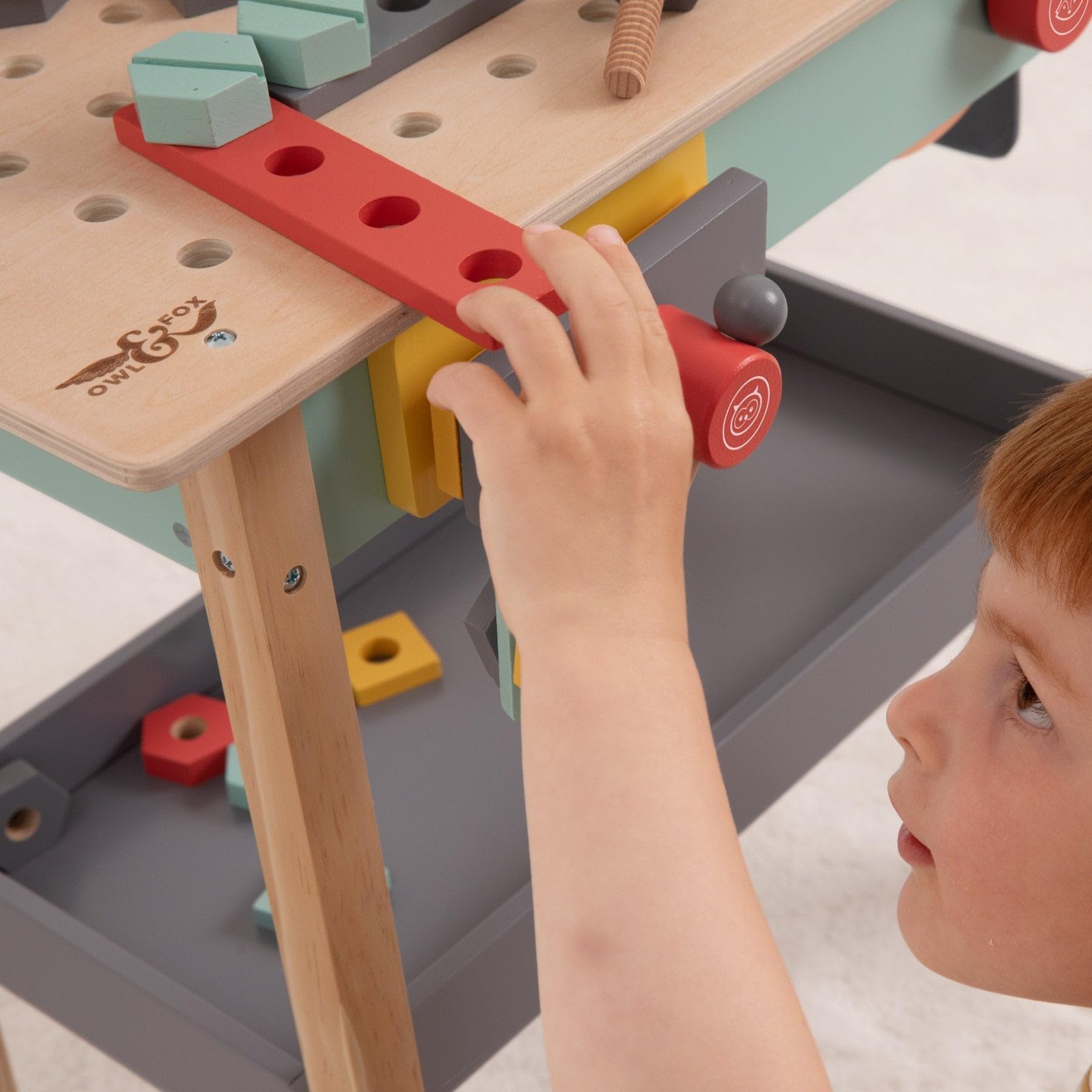 Owl & Fox Banco de Trabajo de Madera, Taller de Herramientas de simulación y Juego, con Sierra, Llave, Martillo, Tornillos y Accesorios, Juego de rol para niños a Partir de 3 años, sostenible,