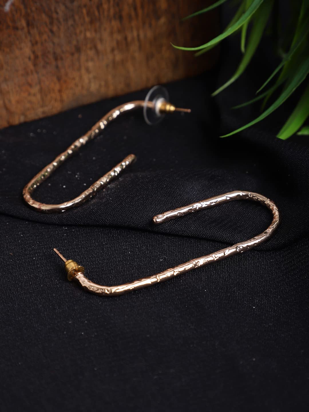 Half Metal Hammered Earring, Stylish Design