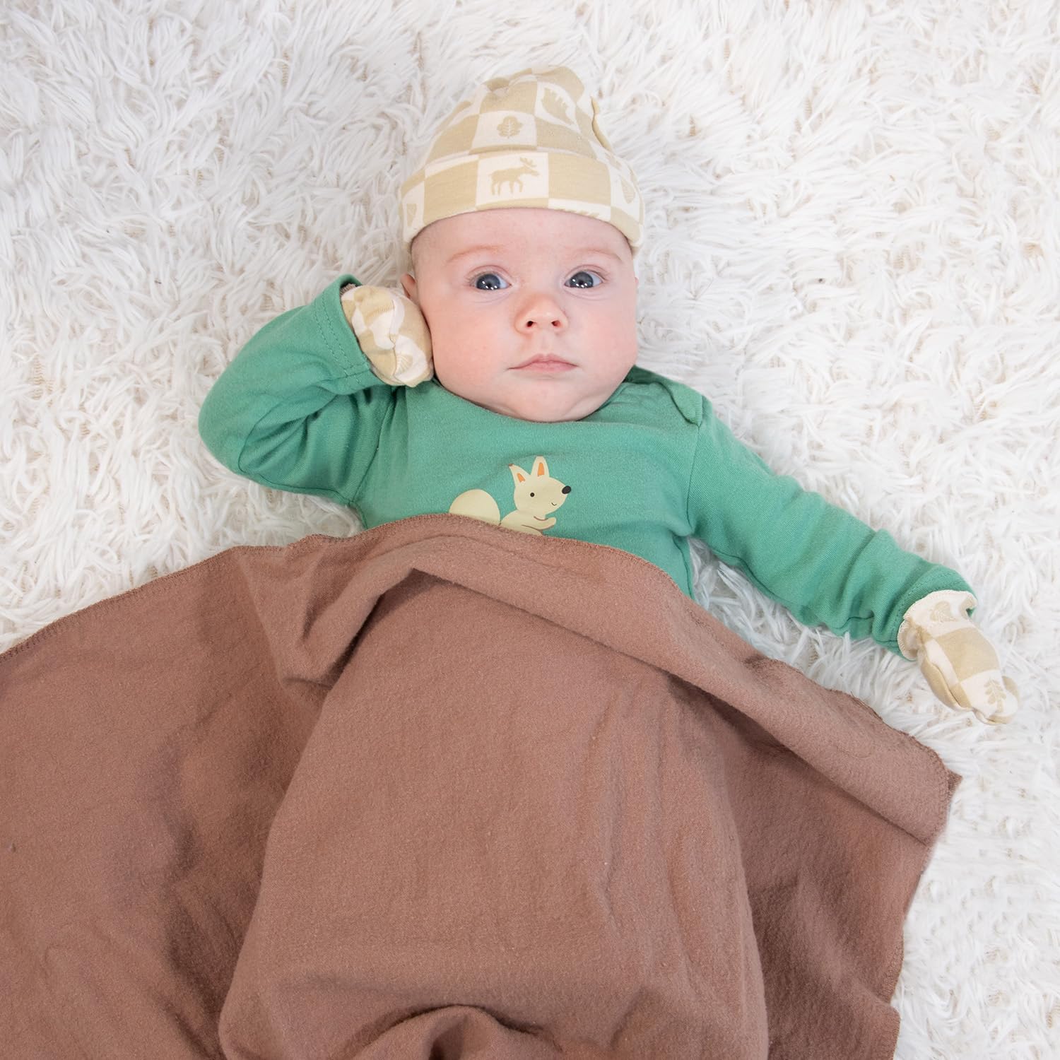 The Peanutshell - Juego de regalo de canastas para bebés y niños, juego de regalo de 23 piezas, ropa de bebé y artículos esenciales para recién nacidos, ropa de bebé recién nacido de 0 a 3 meses,