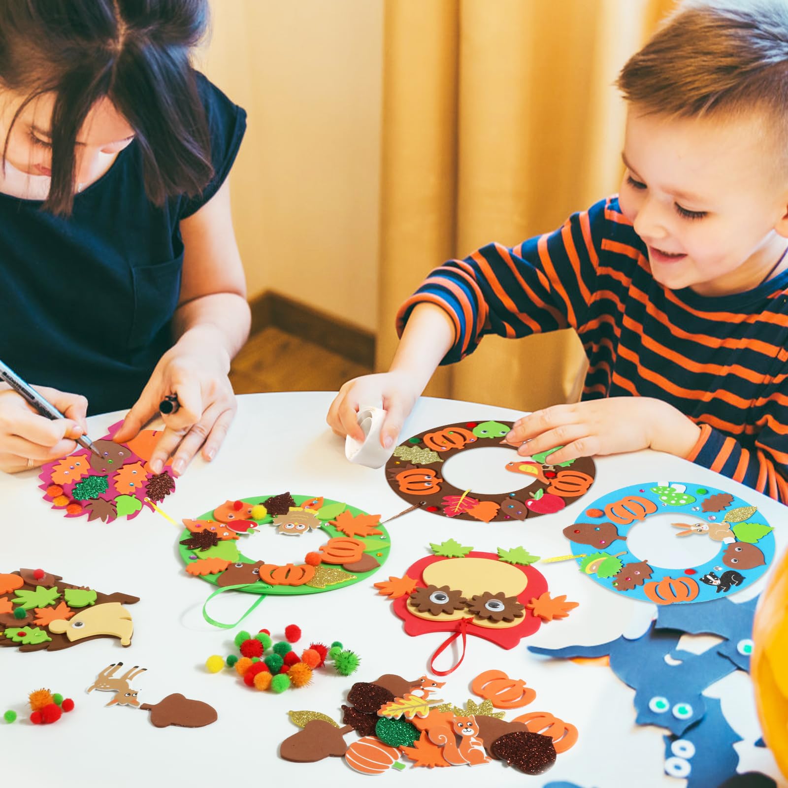 Halloween Kranz Bastelset - 8 Stück, Mit Aufklebern - DIY Deko Für Kinder