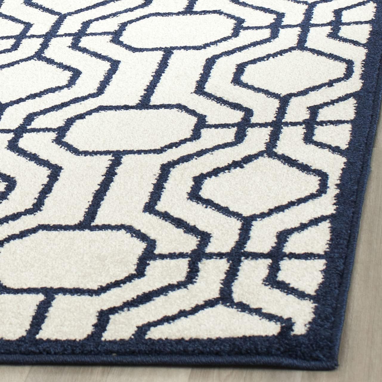 SAFAVIEH Amherst Collection Accent Rug - 2'6" x 4', Ivory & Navy, Geometric Design, Non-Shedding & Easy Care, Ideal for High Traffic Areas in Entryway, Living Room, Bedroom (AMT416M)